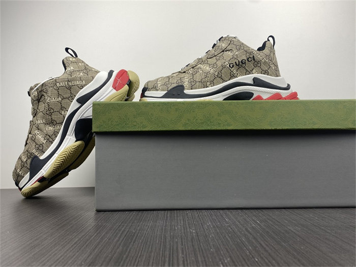 Gocci x BLCG The Hacker Project Triple S Beige  677192 ULZ10 9795