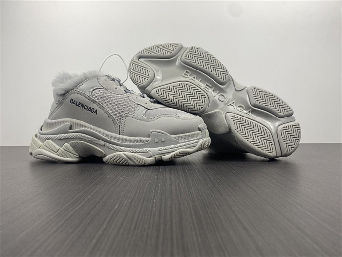 BLCG Triple S Fake Fur Grey  668563 W3CQ5 1210