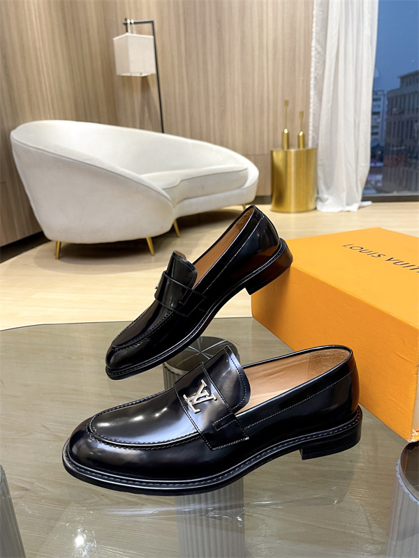 Lv Loafer 045