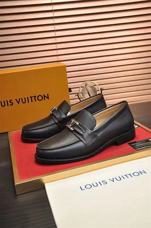 Lv Loafer 063