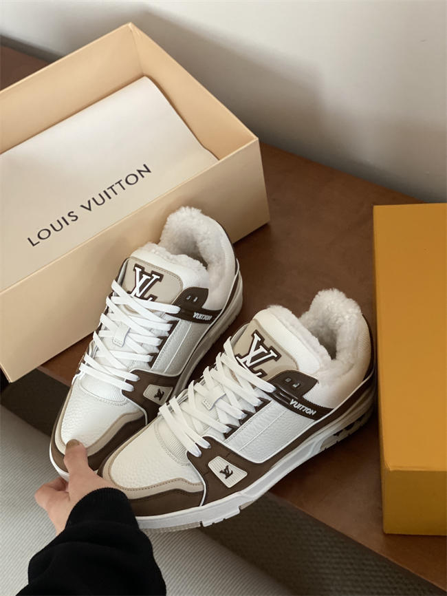 Lv Trainer Sneaker 39