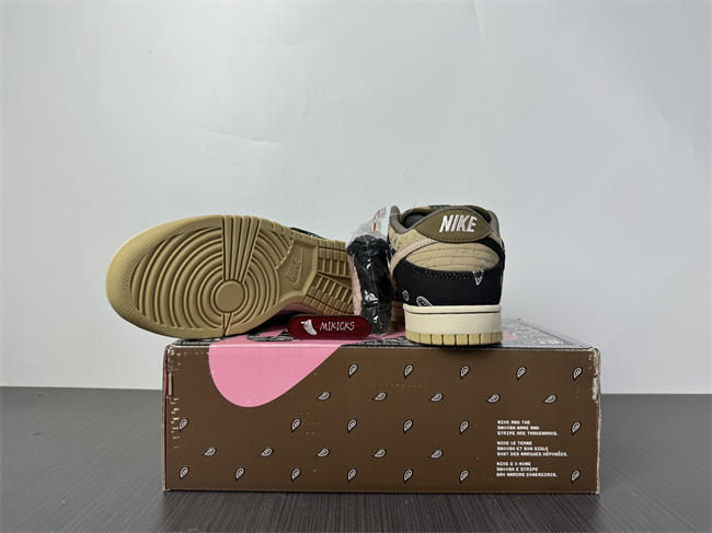 Nike SB Dunk Low Travis Scott CT5053-001